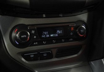 Подержанный автомобиль Ford Focus Hatchback 2013 года (15 фото)