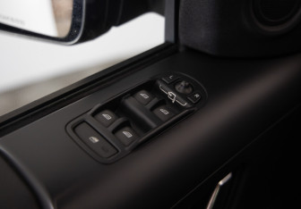 Подержанный автомобиль Land Rover Freelander 2014 года (19 фото)