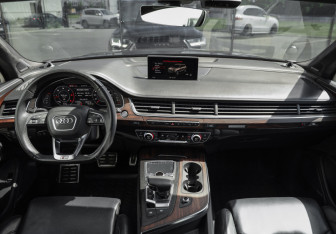 Подержанный автомобиль Audi Q7 2018 года (14 фото)