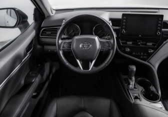 Подержанный автомобиль Toyota Camry Sedan 2021 года (10 фото)