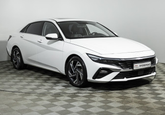 Подержанный автомобиль Hyundai Elantra Sedan 2023 года (3 фото)