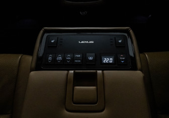 Подержанный автомобиль Lexus ES 2016 года (32 фото)