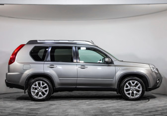 Подержанный автомобиль Nissan X-Trail 2012 года (4 фото)