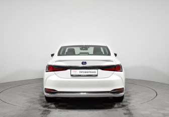 Подержанный автомобиль Lexus ES 2021 года (6 фото)