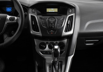 Подержанный автомобиль Ford Focus Sedan 2011 года (13 фото)