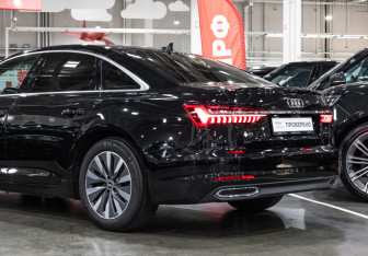 Подержанный автомобиль Audi A6 Sedan 2021 года (10 фото)