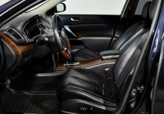 Подержанный автомобиль Nissan Teana 2009 года (10 фото)