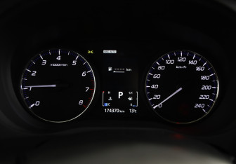 Подержанный автомобиль Mitsubishi Outlander 2015 года (12 фото)