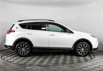 Подержанный автомобиль Toyota RAV4 2019 года (4 фото)