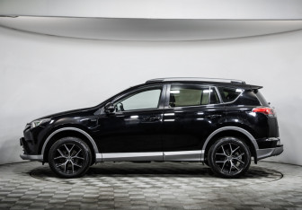 Подержанный автомобиль Toyota RAV4 2016 года (8 фото)