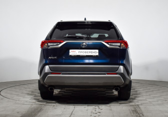 Подержанный автомобиль Toyota RAV4 2019 года (6 фото)