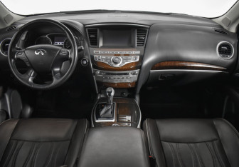 Подержанный автомобиль Infiniti QX60 2018 года (14 фото)