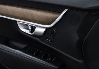 Подержанный автомобиль Volvo S90 2017 года (28 фото)