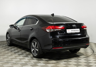 Подержанный автомобиль Kia Cerato Sedan 2017 года (7 фото)