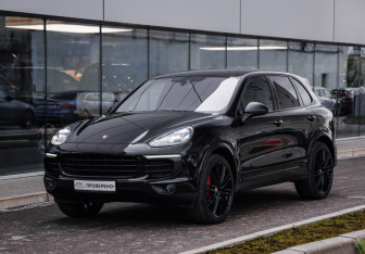 Подержанный автомобиль Porsche Cayenne 2016 года (3 фото)
