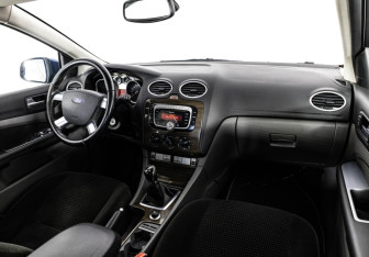 Подержанный автомобиль Ford Focus Hatchback 2008 года (9 фото)