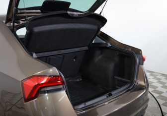 Подержанный автомобиль Skoda Rapid Liftback 2021 года (20 фото)