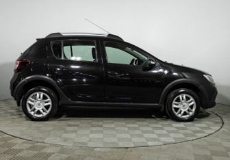 Подержанный автомобиль Renault Sandero 2020 года (4 фото)