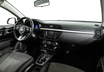 Подержанный автомобиль Kia Rio Hatchback 2020 года (9 фото)