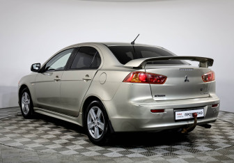 Подержанный автомобиль Mitsubishi Lancer Sedan 2008 года (7 фото)
