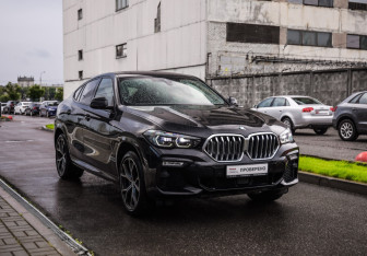 Подержанный автомобиль BMW X6 2021 года (5 фото)