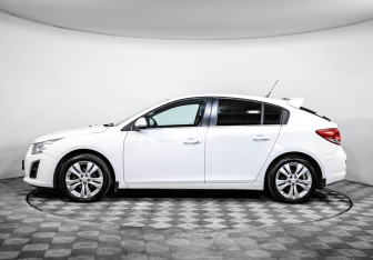 Подержанный автомобиль Chevrolet Cruze Hatchback 2013 года (8 фото)