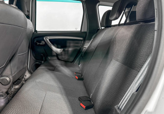 Подержанный автомобиль Nissan Terrano 2017 года (12 фото)