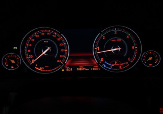 Подержанный автомобиль BMW X6 2016 года (23 фото)