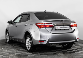 Подержанный автомобиль Toyota Corolla Sedan 2018 года (7 фото)