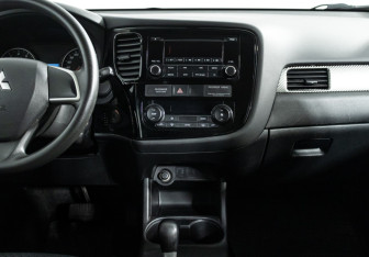 Подержанный автомобиль Mitsubishi Outlander 2013 года (14 фото)