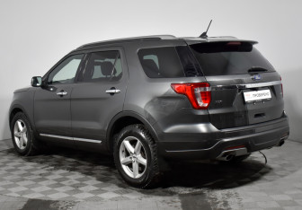 Подержанный автомобиль Ford Explorer 2018 года (7 фото)