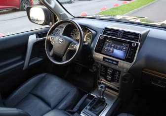 Подержанный автомобиль Toyota Land Cruiser Prado 2018 года (9 фото)