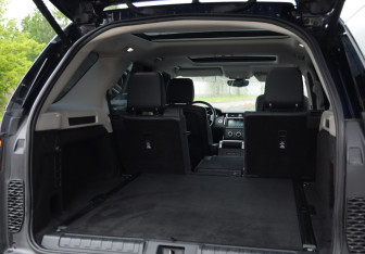 Подержанный автомобиль Land Rover Discovery 2019 года (32 фото)