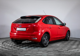 Подержанный автомобиль Ford Focus Hatchback 2010 года (5 фото)