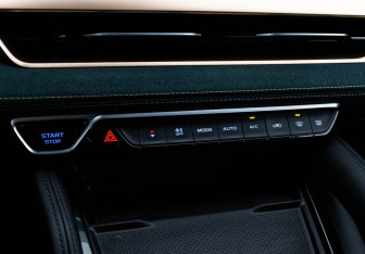 Подержанный автомобиль Geely Monjaro 2023 года (22 фото)