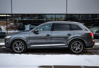 Подержанный автомобиль Audi Q7 2019 года (8 фото)