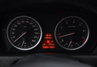 Подержанный автомобиль BMW X6 2013 года (17 фото)