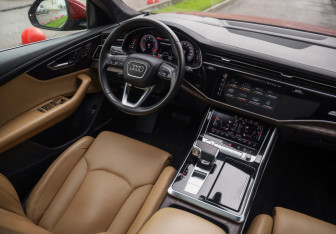 Подержанный автомобиль Audi Q8 2020 года (11 фото)