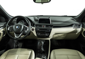 Подержанный автомобиль BMW X1 2018 года (13 фото)
