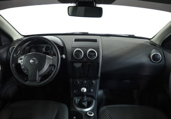 Подержанный автомобиль Nissan Qashqai 2007 года (6 фото)