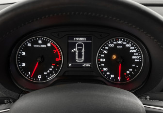 Подержанный автомобиль Audi A3 Hatchback 2013 года (17 фото)