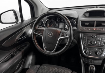Подержанный автомобиль Opel Mokka 2013 года (15 фото)