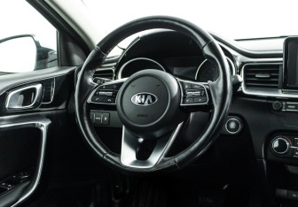 Подержанный автомобиль Kia Ceed Hatchback 2018 года (18 фото)
