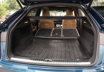 Подержанный автомобиль Audi Q8 2019 года (38 фото)
