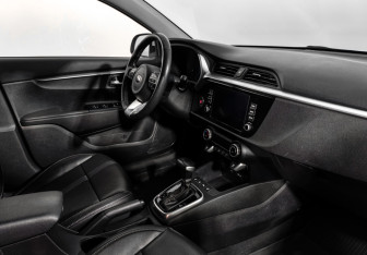 Подержанный автомобиль Kia Rio Hatchback 2021 года (13 фото)