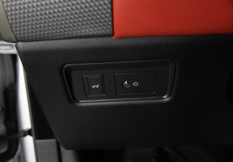 Подержанный автомобиль Land Rover Range Rover Sport 2021 года (25 фото)