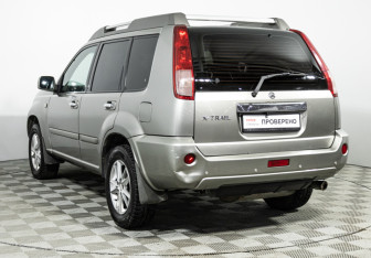 Подержанный автомобиль Nissan X-Trail 2006 года (7 фото)