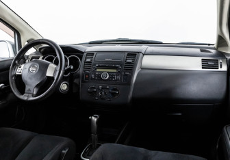 Подержанный автомобиль Nissan Tiida Sedan 2008 года (9 фото)