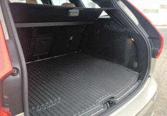 Подержанный автомобиль Volvo XC60 2020 года (19 фото)