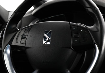 Подержанный автомобиль Citroen DS5 2012 года (12 фото)